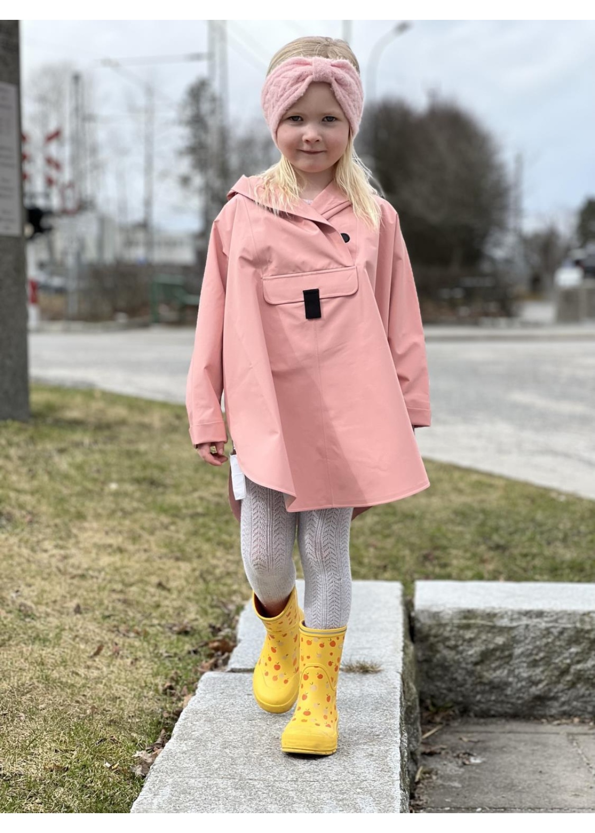 BLÆST Bergen mini poncho pink