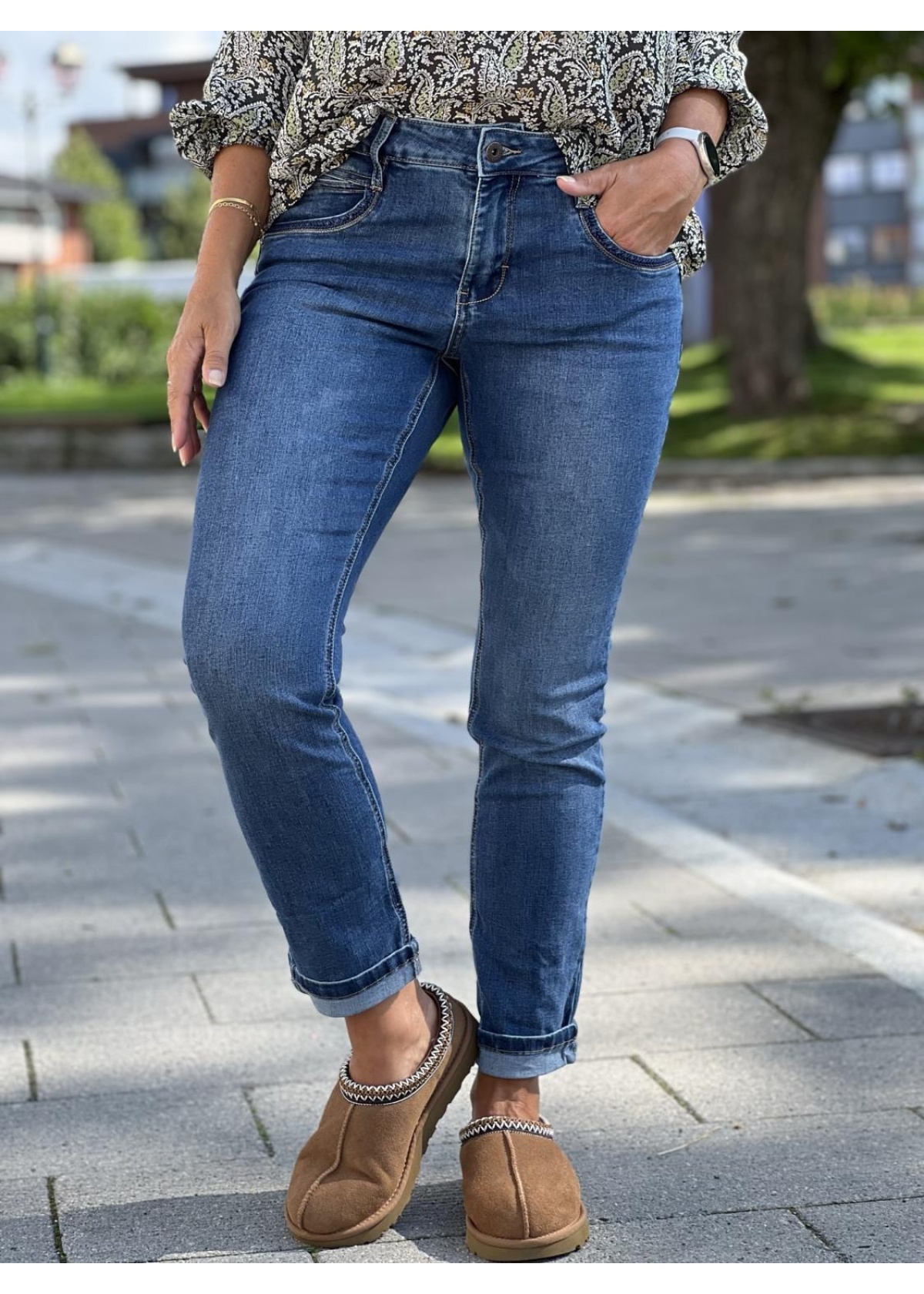 Red Button Sissy jeans stone used&metal beads